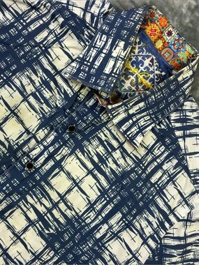 Robert Graham Shirt Mens XL Abstract Plaid Classic Fit Short Sleeve Button Up